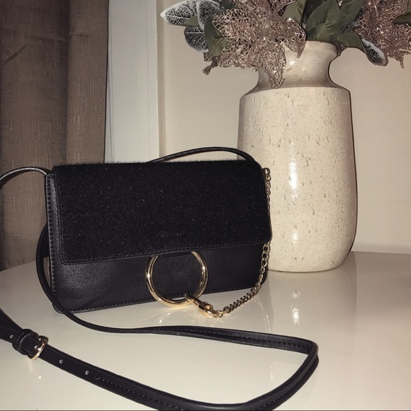 Zara Handbags - Black crossbody📍